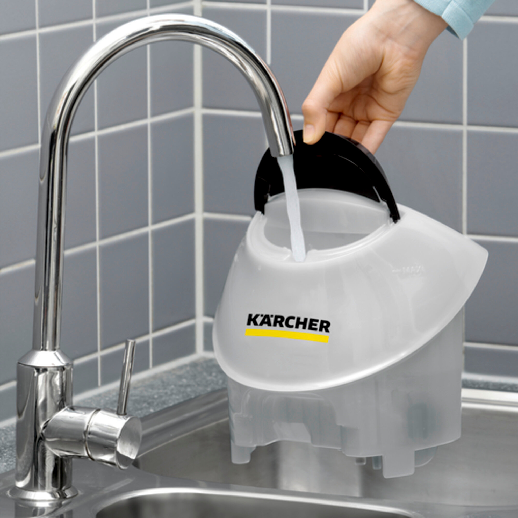 Пароочиститель Karcher SC 5 EasyFix Iron Plug - <h3>Функция VapoHydro</h3>
Подмешивает горячую воду в пар. Грязь отделяется легко и смывается водой. Для идеального результата очистки